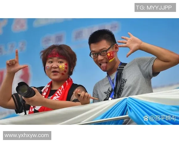 足球明星温暖举动感动人心的瞬间展现了体育的力量与人性的光辉 足球明星温暖举动感动人心的瞬间展现了体育的力量与人性的光辉